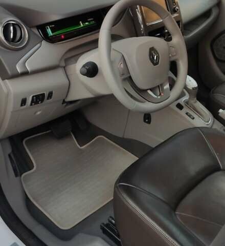 Белый Рено Зое, объемом двигателя 0 л и пробегом 107 тыс. км за 9600 $, фото 16 на Automoto.ua