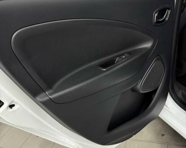 Белый Рено Зое, объемом двигателя 0 л и пробегом 115 тыс. км за 9950 $, фото 26 на Automoto.ua