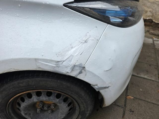 Белый Рено Зое, объемом двигателя 0 л и пробегом 152 тыс. км за 8400 $, фото 10 на Automoto.ua