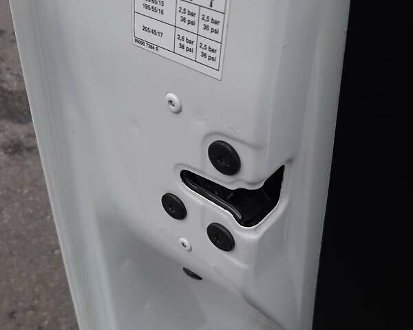 Білий Рено Зое, об'ємом двигуна 0 л та пробігом 123 тис. км за 9650 $, фото 57 на Automoto.ua