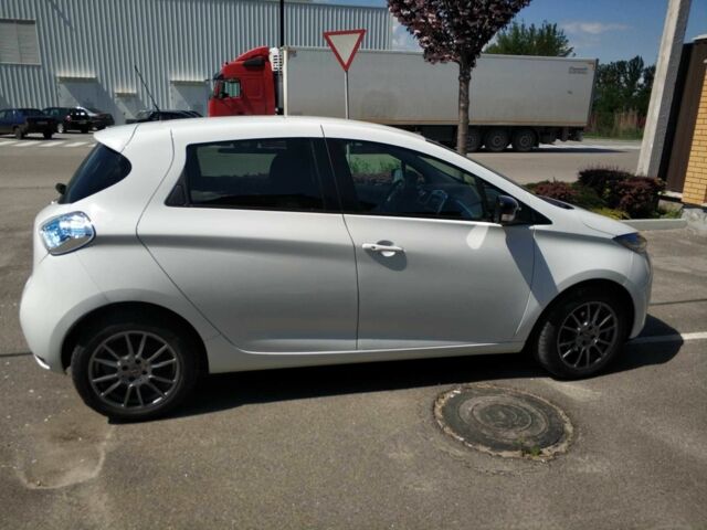 Білий Рено Зое, об'ємом двигуна 0 л та пробігом 108 тис. км за 9500 $, фото 3 на Automoto.ua