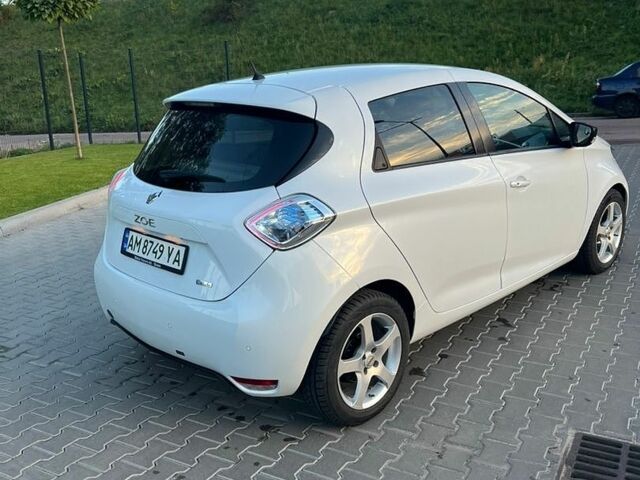 Белый Рено Зое, объемом двигателя 0 л и пробегом 83 тыс. км за 10399 $, фото 8 на Automoto.ua