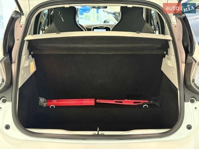 Білий Рено Зое, об'ємом двигуна 0 л та пробігом 121 тис. км за 7300 $, фото 9 на Automoto.ua