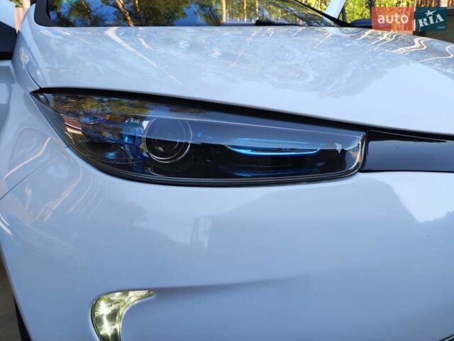 Белый Рено Зое, объемом двигателя 0 л и пробегом 51 тыс. км за 9900 $, фото 16 на Automoto.ua