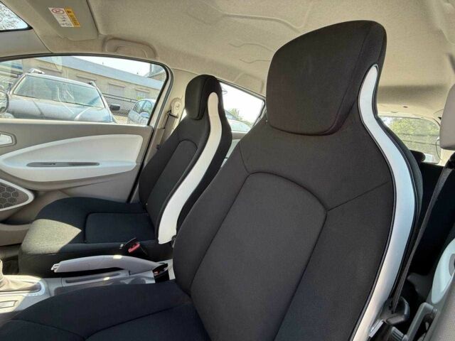 Белый Рено Зое, объемом двигателя 0 л и пробегом 93 тыс. км за 9799 $, фото 19 на Automoto.ua