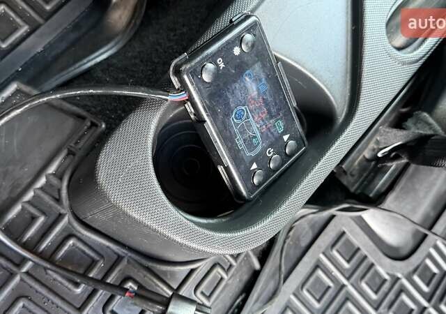 Белый Рено Зое, объемом двигателя 0 л и пробегом 103 тыс. км за 9600 $, фото 9 на Automoto.ua