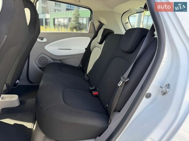 Белый Рено Зое, объемом двигателя 0 л и пробегом 83 тыс. км за 8200 $, фото 8 на Automoto.ua