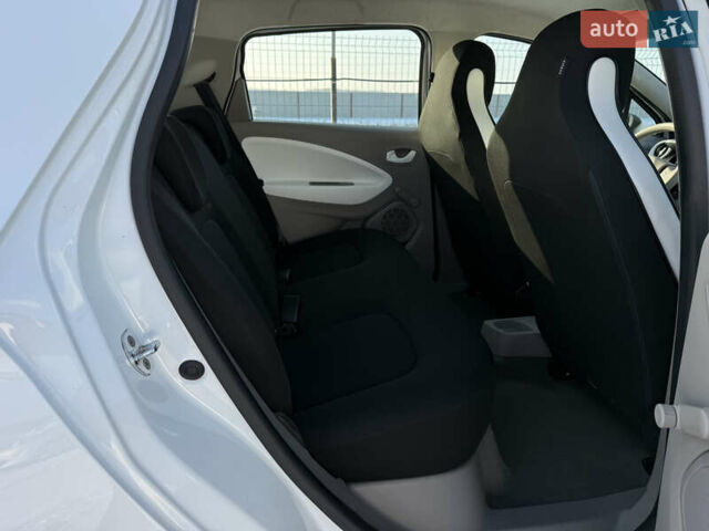 Білий Рено Зое, об'ємом двигуна 0 л та пробігом 149 тис. км за 8200 $, фото 16 на Automoto.ua