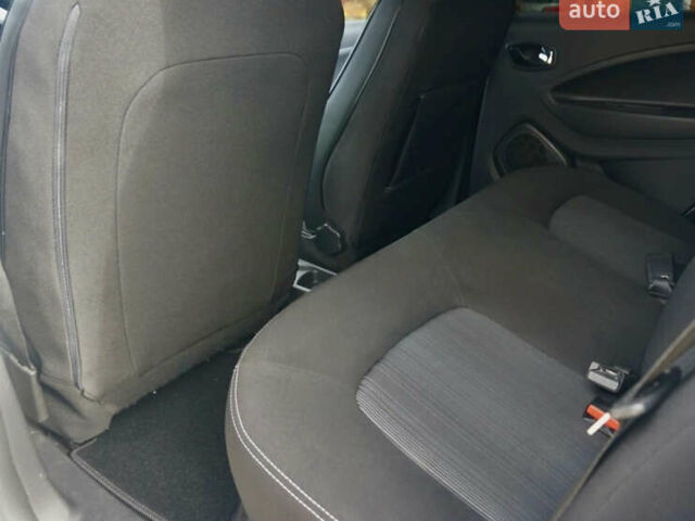 Белый Рено Зое, объемом двигателя 0 л и пробегом 199 тыс. км за 7999 $, фото 15 на Automoto.ua