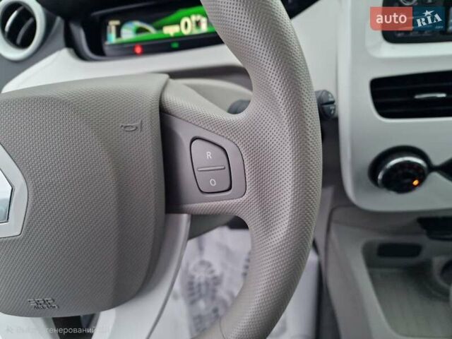 Білий Рено Зое, об'ємом двигуна 0 л та пробігом 33 тис. км за 9900 $, фото 27 на Automoto.ua