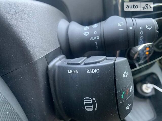 Белый Рено Зое, объемом двигателя 0 л и пробегом 120 тыс. км за 9850 $, фото 33 на Automoto.ua