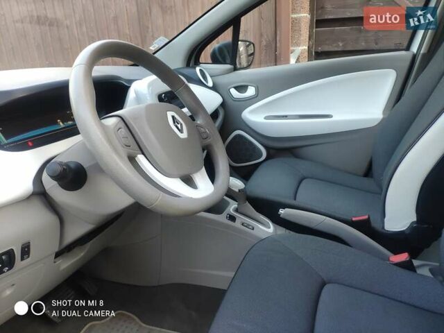 Білий Рено Зое, об'ємом двигуна 0 л та пробігом 87 тис. км за 8799 $, фото 22 на Automoto.ua
