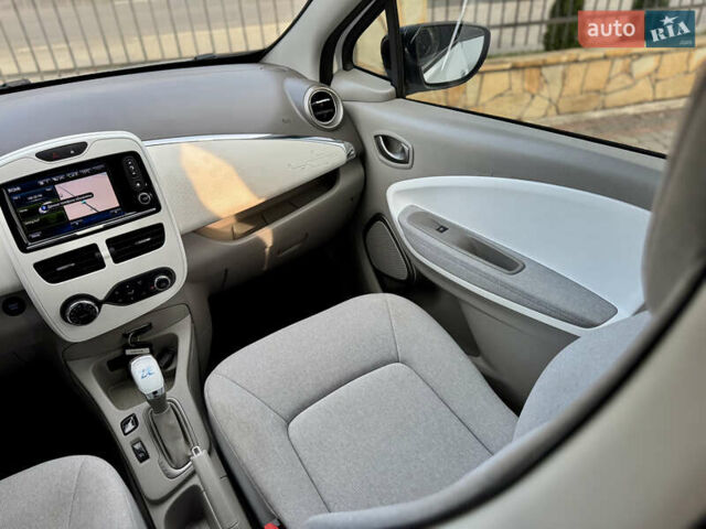Белый Рено Зое, объемом двигателя 0 л и пробегом 77 тыс. км за 9499 $, фото 49 на Automoto.ua