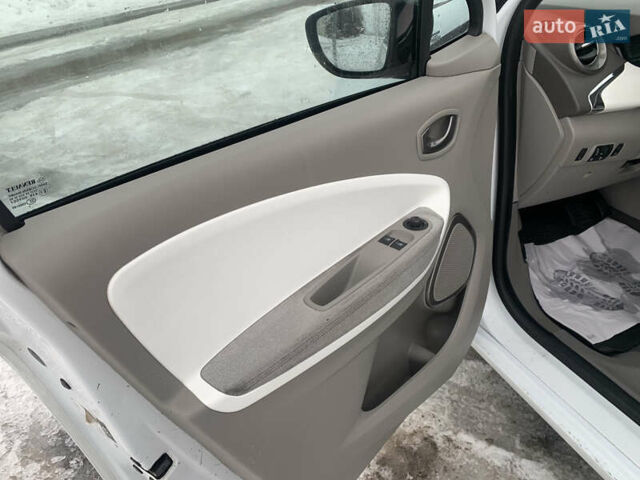 Білий Рено Зое, об'ємом двигуна 0 л та пробігом 155 тис. км за 9999 $, фото 17 на Automoto.ua