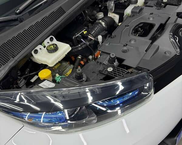 Белый Рено Зое, объемом двигателя 0 л и пробегом 115 тыс. км за 9950 $, фото 17 на Automoto.ua