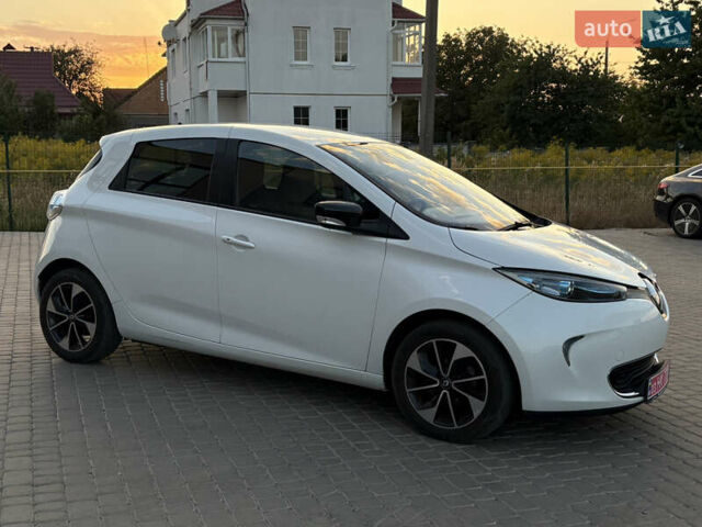 Белый Рено Зое, объемом двигателя 0 л и пробегом 128 тыс. км за 8500 $, фото 6 на Automoto.ua