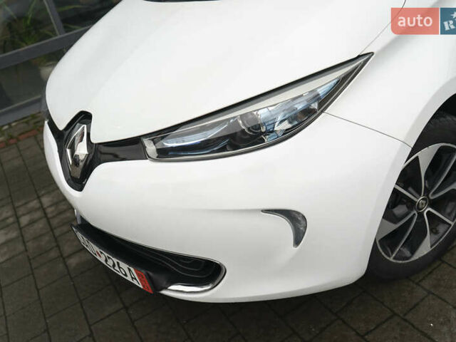 Білий Рено Зое, об'ємом двигуна 0 л та пробігом 96 тис. км за 10000 $, фото 5 на Automoto.ua