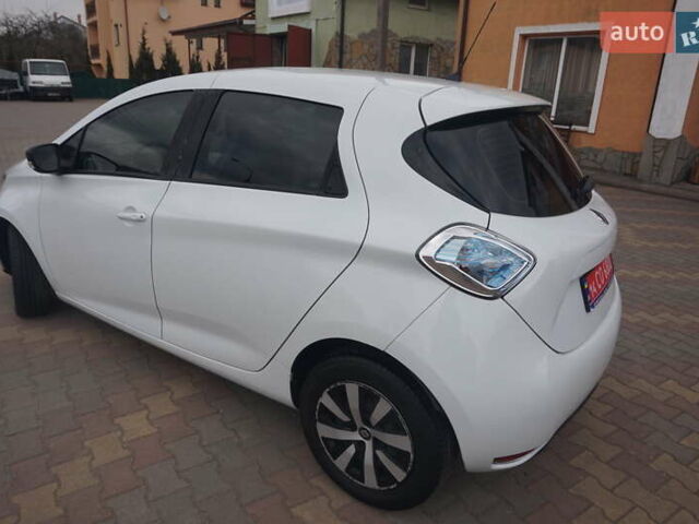 Белый Рено Зое, объемом двигателя 0 л и пробегом 60 тыс. км за 9222 $, фото 17 на Automoto.ua