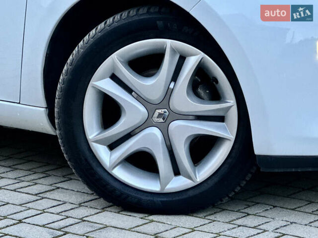 Белый Рено Зое, объемом двигателя 0 л и пробегом 43 тыс. км за 9399 $, фото 17 на Automoto.ua