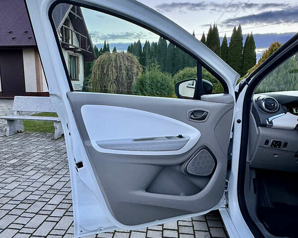 Білий Рено Зое, об'ємом двигуна 0 л та пробігом 43 тис. км за 9995 $, фото 31 на Automoto.ua