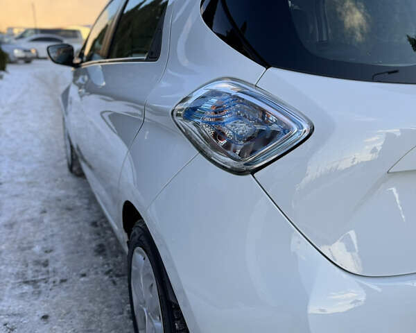 Білий Рено Зое, об'ємом двигуна 0 л та пробігом 54 тис. км за 10300 $, фото 19 на Automoto.ua