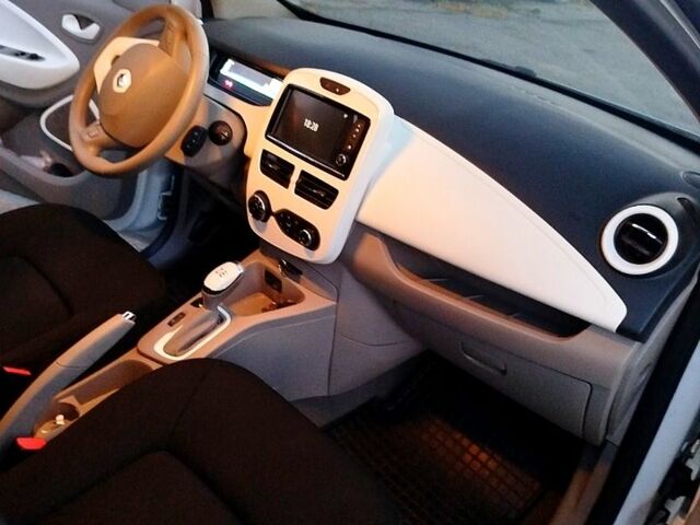 Рено Зое 2017 в Кобеляках на Automoto.ua Белый Рено Зое, объемом двигателя 0 л и пробегом 120 тыс. км за 10000 $, фото 8 на Automoto.ua