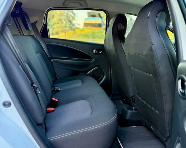 Белый Рено Зое, объемом двигателя 0 л и пробегом 122 тыс. км за 9300 $, фото 12 на Automoto.ua