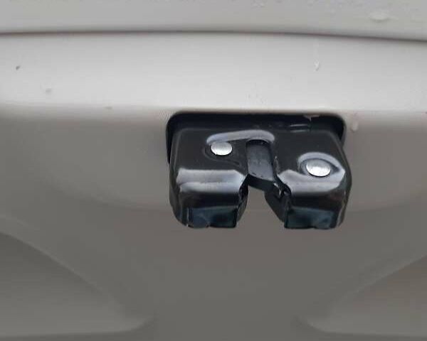 Білий Рено Зое, об'ємом двигуна 0 л та пробігом 123 тис. км за 9650 $, фото 66 на Automoto.ua