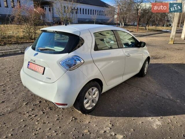 Белый Рено Зое, объемом двигателя 0 л и пробегом 143 тыс. км за 8700 $, фото 5 на Automoto.ua
