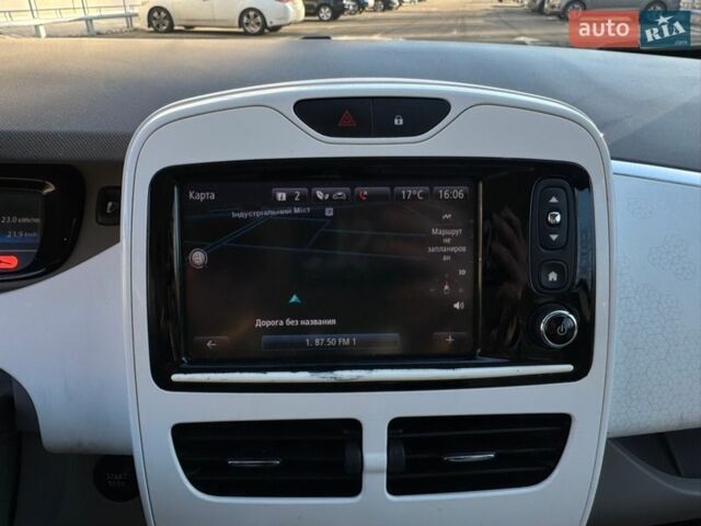 Білий Рено Зое, об'ємом двигуна 0 л та пробігом 83 тис. км за 9000 $, фото 22 на Automoto.ua