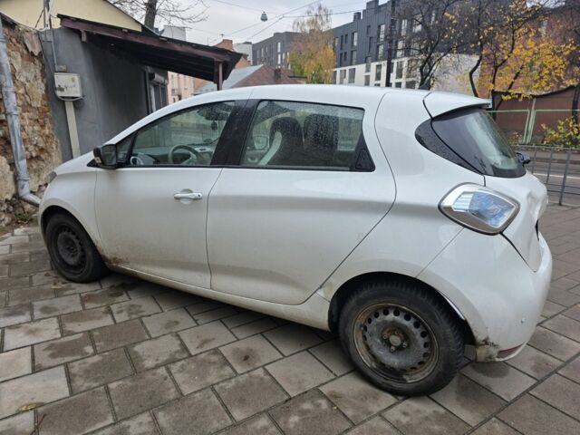 Белый Рено Зое, объемом двигателя 0 л и пробегом 152 тыс. км за 8400 $, фото 20 на Automoto.ua
