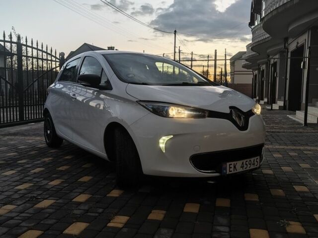 Белый Рено Зое, объемом двигателя 0 л и пробегом 178 тыс. км за 8700 $, фото 1 на Automoto.ua