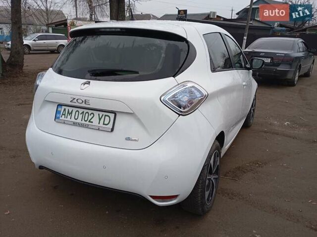 Белый Рено Зое, объемом двигателя 0 л и пробегом 138 тыс. км за 10700 $, фото 5 на Automoto.ua