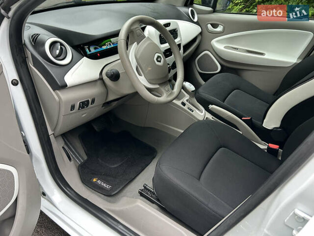 Білий Рено Зое, об'ємом двигуна 0 л та пробігом 96 тис. км за 8600 $, фото 9 на Automoto.ua