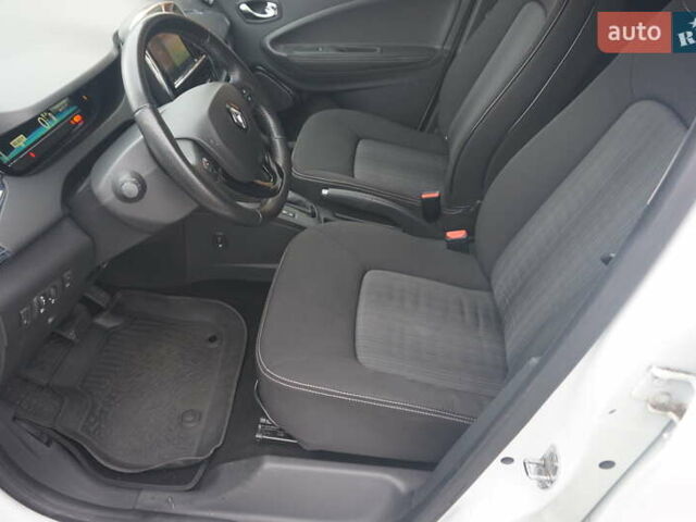 Белый Рено Зое, объемом двигателя 0 л и пробегом 102 тыс. км за 9777 $, фото 26 на Automoto.ua