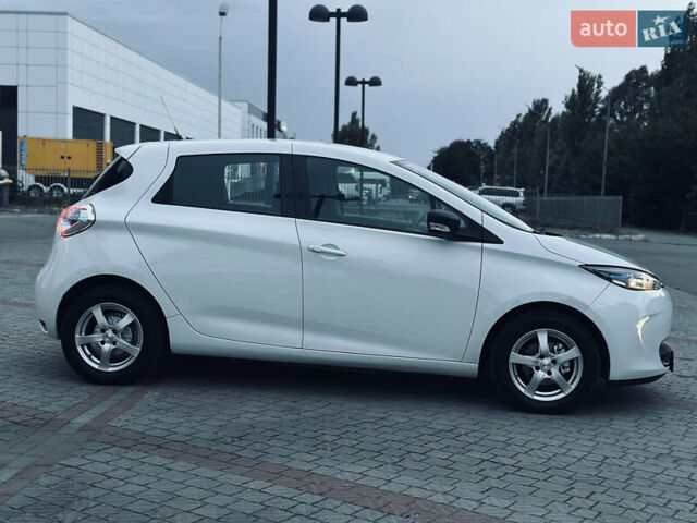 Белый Рено Зое, объемом двигателя 0 л и пробегом 108 тыс. км за 9250 $, фото 5 на Automoto.ua