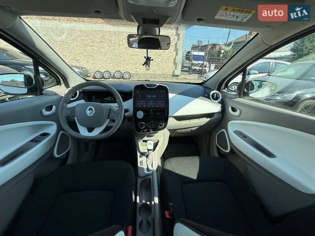 Белый Рено Зое, объемом двигателя 0 л и пробегом 93 тыс. км за 9799 $, фото 14 на Automoto.ua