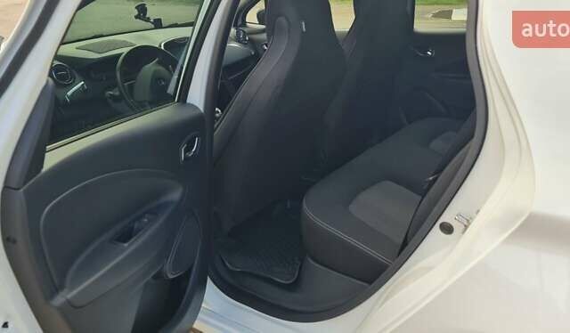 Білий Рено Зое, об'ємом двигуна 0 л та пробігом 105 тис. км за 9600 $, фото 6 на Automoto.ua