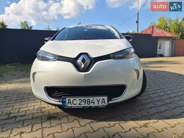 Белый Рено Зое, объемом двигателя 0 л и пробегом 210 тыс. км за 9900 $, фото 2 на Automoto.ua