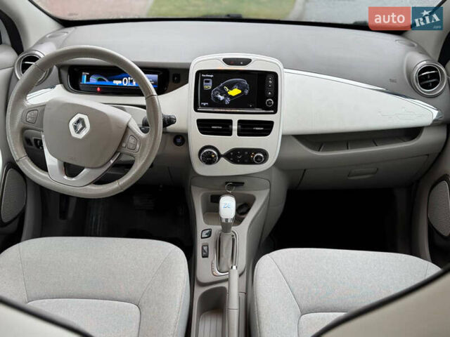 Білий Рено Зое, об'ємом двигуна 0 л та пробігом 127 тис. км за 8500 $, фото 17 на Automoto.ua