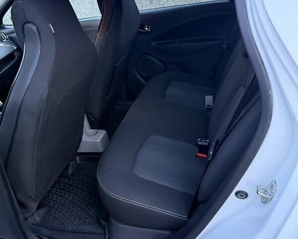 Белый Рено Зое, объемом двигателя 0 л и пробегом 132 тыс. км за 8800 $, фото 14 на Automoto.ua
