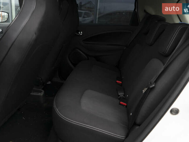 Білий Рено Зое, об'ємом двигуна 0 л та пробігом 96 тис. км за 10000 $, фото 14 на Automoto.ua