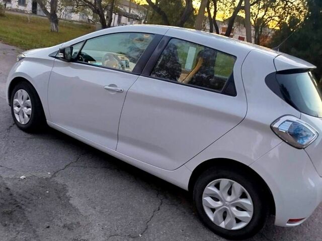 Білий Рено Зое, об'ємом двигуна 0 л та пробігом 120 тис. км за 10000 $, фото 1 на Automoto.ua