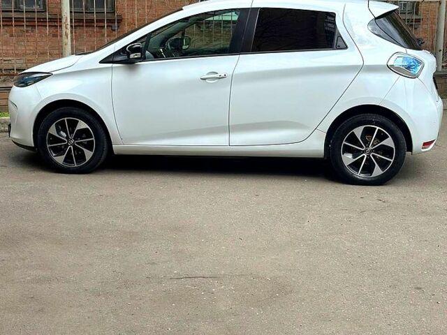 Белый Рено Зое, объемом двигателя 55 л и пробегом 93 тыс. км за 11000 $, фото 3 на Automoto.ua