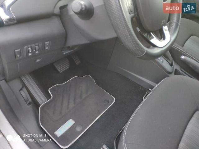 Білий Рено Зое, об'ємом двигуна 0 л та пробігом 65 тис. км за 9350 $, фото 28 на Automoto.ua