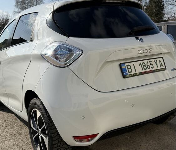 Белый Рено Зое, объемом двигателя 0 л и пробегом 103 тыс. км за 9500 $, фото 1 на Automoto.ua