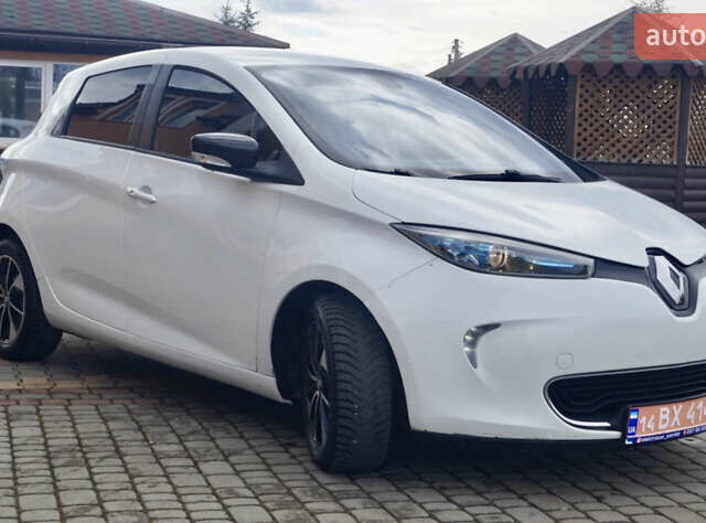 Белый Рено Зое, объемом двигателя 0 л и пробегом 199 тыс. км за 7999 $, фото 2 на Automoto.ua