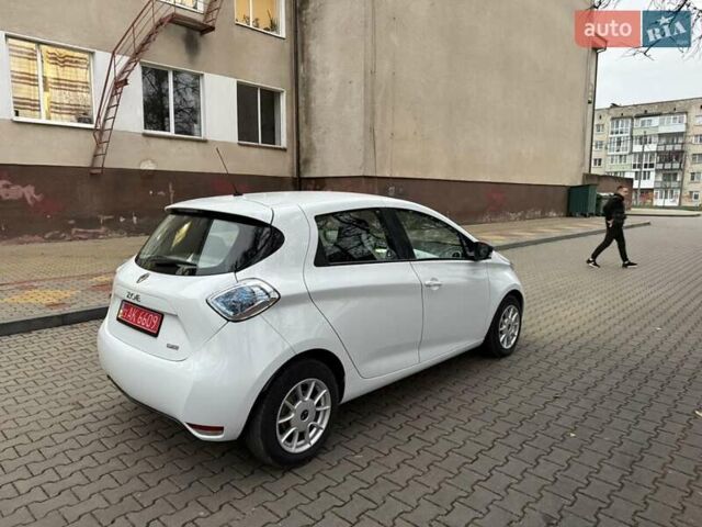 Белый Рено Зое, объемом двигателя 0 л и пробегом 95 тыс. км за 8900 $, фото 8 на Automoto.ua