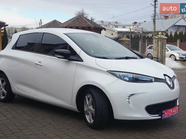 Белый Рено Зое, объемом двигателя 0 л и пробегом 102 тыс. км за 9777 $, фото 4 на Automoto.ua