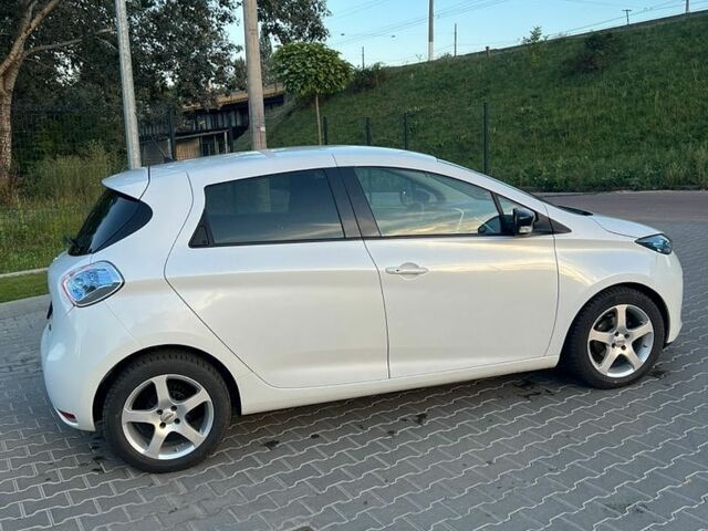 Белый Рено Зое, объемом двигателя 0 л и пробегом 83 тыс. км за 10399 $, фото 6 на Automoto.ua